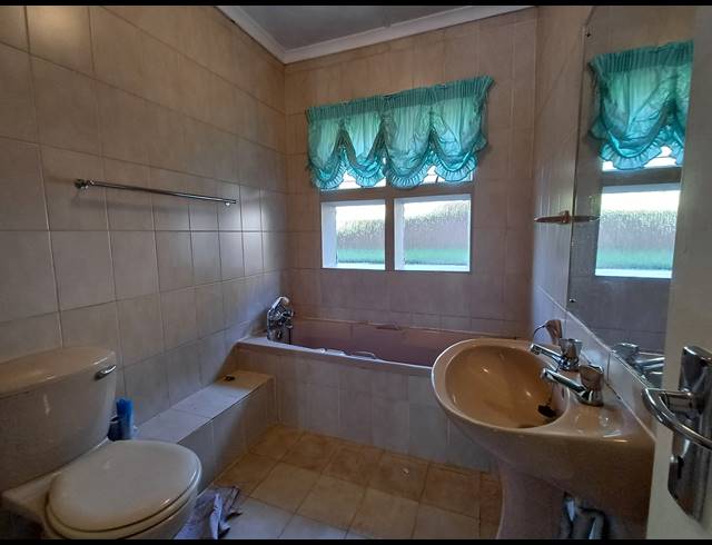 5 BEDROOM HOUSE FOR SALE IN WORLDS VIEW